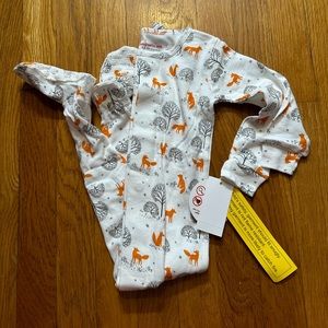 NWT magnetic me 🦊 sleeper